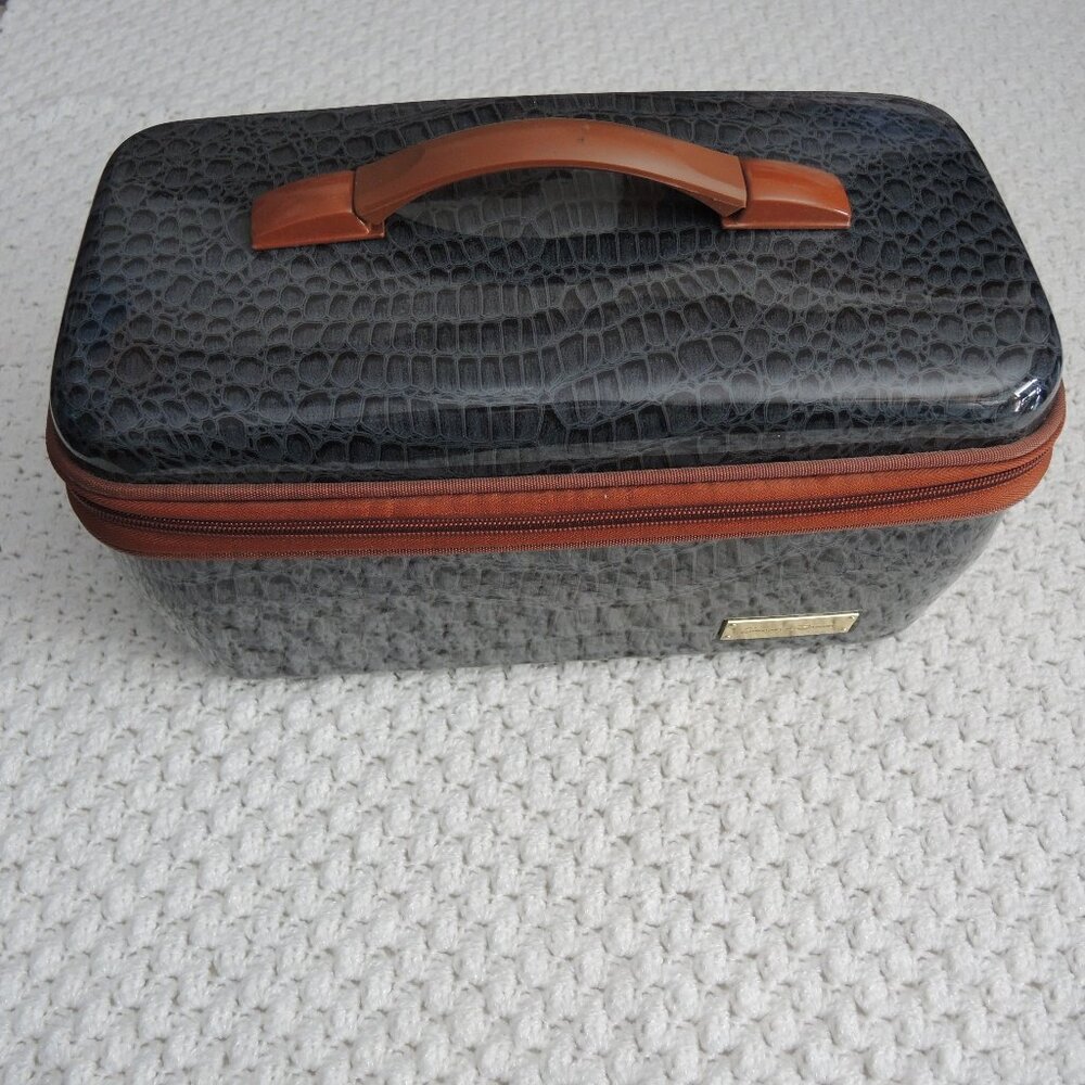 Samantha Brown Hard Sided Train Case Makeup Travel Small Luggage 14 x 7 x 7